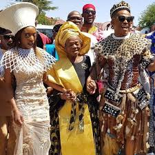 Somizi mhlongo hails from south africa. Somizi Trashes A Troll About His Mom S Age On Twitter Zimetro News