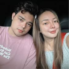 Lorie Robles's Instagram, Twitter & Facebook