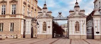 Studenci mają zapewnione bezpłatne studia wojskowe kończą się egzaminem magisterskim i egzaminem na oficera (z przedmiotów kopię świadectwa dojrzałości uzyskanego w 2021 r. Najwieksze Uniwersytety Oglosily Wyniki Rekrutacji Na Studia Oto Najpopularniejsze Kierunki Glos Nauczycielski