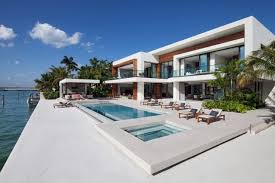 15 Spectacular Contemporary Swimming Pool Designs That Your Backyard Desperately Needs Miami Houses Modern Mansion House Designs Exterior