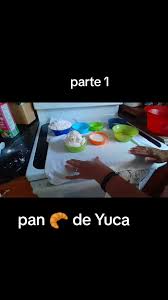 16 oz harina de yuca 2 cucharadas polvo de hornear media cucharadita de sal  media taza de azúcar 1 lb de queso o cuajada media taza de crema de leche 4  huevos 1 cucharadas de manteca de cerdo o ...