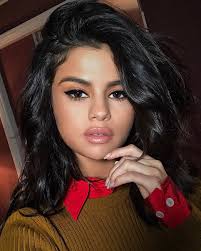 Selena gomez hairstyles are a winner on every occasion. Selena Gomez Wears Extensions During Nyfw Teen Vogue