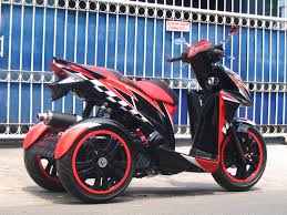 Motor roda tiga ini disebut memiliki keunggulan berupa grip roda depan yang lebih besar karena ada dua roda di depan. Vario Modifikasi Motor Anti Hujan Modifikasi Motor Terbaru 2021