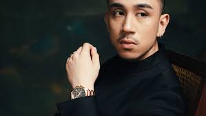 Hoàng tử cover' Dương Edward trở lại: Mỗi năm tôi tiêu hết của bố mẹ một  cái ô tô!