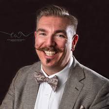 The happiest Viking fan in Minnesota today. She's having too much fun in  her purple car to care about a loss 🤷‍♂️😂