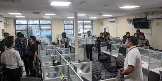 Adakami, pinjaman uang online, membantumu menyediakan pinjaman online dalam cicilan yang mudah & aman. Fakta Penggerebekan Kantor Pinjaman Online Di Pluit Digerebek Saat Karyawannya Bekerja Halaman All Kompas Com