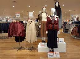 When you stock up on your favorite clothes, be sure to check for the. Uniqlo Buka Toko Pertamanya Di Bandung Kumparan Com