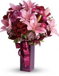 Teleflora S Fall In Love Valentine Flower Arrangements Fresh Flowers Arrangements Flower Arrangements