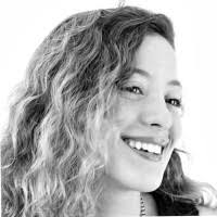 Janet Pina's Instagram, Twitter & Facebook