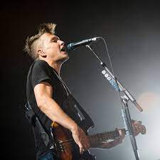Hoppus says, for the past three months i've been undergoing chemotherapy for cancer. Mark Hoppus Blink 182 Sanger Macht Krebserkrankung Offentlich Der Spiegel