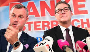 The couple currently live in the east. Schlagabtausch Strache Vs Hofer Der Offentliche Rosenkrieg