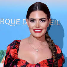 Meghan Barton's Instagram, Twitter & Facebook