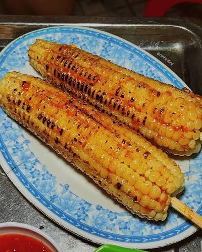LƯƠNG MẬP Địa chỉ: Đào Tấn, P. Cửa Nam, TP.Vinh Mở cửa 6h chiều tới 2-3h  sáng hôm sau —- “Anh Ninh ơi anh phải đi ăn ngô nướng cổng Thành nhé!” -