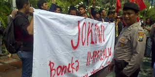 Agar jokowi mundur, mereka nekat lakukan ini menteri di kabinet indonesia maju surat terbuka ruslan buton untuk presiden jokowi untuk mundur mendadak viral di jagad media sosial. Mahasiswa Surabaya Tuntut Jokowi Mundur Karena Bikin Susah Rakyat Merdeka Com