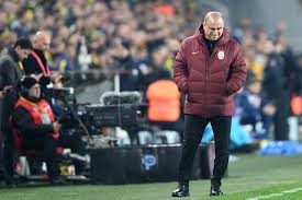 Türk futbolu'nun i̇mparator lakaplı eski futbolcu teknik direktör fatih terim futbolculuk hayatında defans mevkiinde görev yapmıştır. Terjangkit Covid 19 Fatih Terim Sudah Diperkenankan Tinggalkan Rumah Sakit