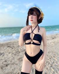 Spy x Family: Mexican cosplayer goes to the beach with a Yor Forger cosplay  in a swimsuit - Pledge Times