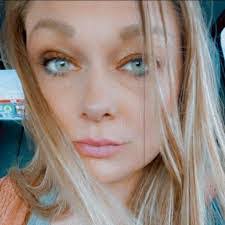 Angela Roan's Instagram, Twitter & Facebook