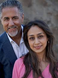 Abid Raja synes det var flaut å oppsøke psykolog. Nå oppfordrer han andre  til å be om hjelp