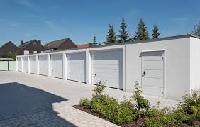 Die idee des bauherrn war eine werkstatt mit zusätzlichem stauraum für die tochter zu beschaffen, die kunst studiert und deshalb auch handwerkliche arbeiten erstellen. Reihengaragen Die Fertiggaragen Galerie Der Fachvereinigung Betonfertiggaragen E V