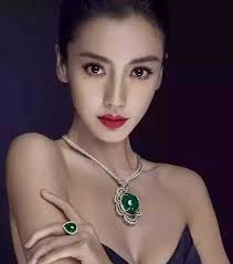 Liu Yifei's self-portrait was laughed at as cumbersome jade earrings, sweet  girls really can't choose jade like this