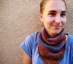 May 27, 2021 · with and easy pattern repeat, worsted weight yarn and beautiful lace stitches the tulip lace cardigan is a quick make that will complete your summer wardrobe in no time. Simple And Sweet Knit Kerchief Allfreeknitting Com