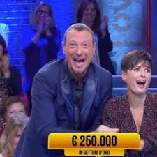 Pomodoro, mozzarella di bufala, ricotta fresca di vaccino, salsiccia e crema di basilico. I Soliti Ignoti La Concorrente Caterina Vince 250mila Euro E La Cifra Piu Alta Da Inizio Anno