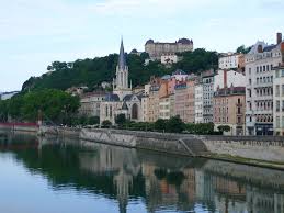 Alle, die eine wohnung kaufen, können entweder selbst darin wohnen oder die wohnung vermieten. So Kaufen Sie Eine Immobilie In Lyon Properstar