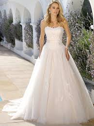 Brautkleider günstig online bei ebay entdecken. Prinzessin Brautkleid In Trendfarbe 2018 Rose Mehr Davon Bei Uns Im Store Http Crusz De Brautkleider Foto Ladybi Brautmode Hochzeitskleid Kleider Hochzeit