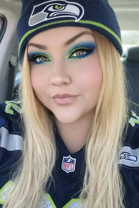 California girl by roots, Seahawks fan by heart!