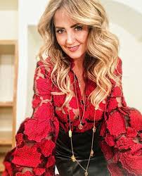 Especially popular are the styles of ponies and the french cut. Haircuts For Women In Their 40s Wavy Hair Outfit Fashion Best Fashion Outfits Trends Ideas