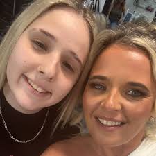 Happy 18th to our WEE MILLIE 🥳🫶🏼 Hope you have the best day huni & enjoy  your first legal drink lol xxxx