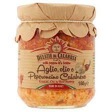 Peperoni, peperoncino piccante e aglio per un gusto deciso e una piccantezza tutta da provare. Buy Garlic Oil And Hot Pepper Sauce Delizie Di Calabria Online