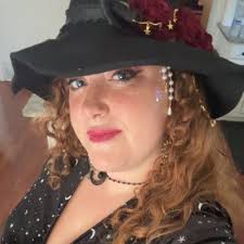 Anna Widdowson (@Annavaldab)