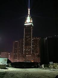 جدة برج الساعة بـ مكة أثناء أداء صلاة التراويح في أول ليالي رمضان jeddah empire state building dubai