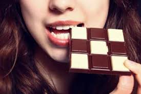 Tips: मीठा खाने की क्रेविंग क्‍यों होती है? क्‍या ये लत है, जानें कितना खाना  सही...