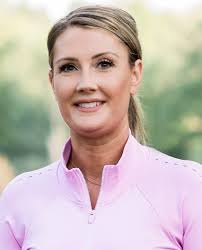 Meet Katie! Katie is a passionate coach dedicated to helping her clients  create sustainable happy and healthy lifestyles. Her focus is to help  people move better, get stronger, and feel their best.