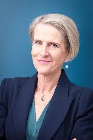 Elizabeth Cheeseman's Instagram, Twitter & Facebook