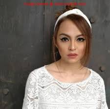 Terdapat ratusan hingga ribuan varietas tanaman bunga di dunia ini, baik itu yang tegak, merambat, semak, tanaman bunga yang langka, populer, cantik, hingga unik. Dikecam Buka Tudung Saya Enggan Hidup Berpura Pura Lagi Tegas Sara Ali Pelakon Sara Ali Sebelum Ini Membuat Pengakuan Eksklusif Diman Artis Gambar Hidup