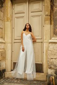 Brautmutterkleider gefragt, sofern diese an zwei unterschiedlichen tagen stattfinden. Anactacia Berlin Brautmoden Standesamtoutfits Brautjumpsuits Brauthosenanzuge Anactacia Berlin Brautmoden Brautkleider Hochzeitskleider Standesamtkleider Abendkleider