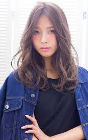 センターパートで見せる小顔ロング t ７８ lila by afloatのヘアスタイル long hair styles medium hair styles permed hairstyles