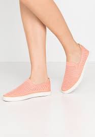 She is the most beautiful person you'll meet inside and out. Ugg Sammy Breeze Slipper Coral Koralle Zalando De
