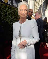 Find the perfect jamie lee curtis stock photos and editorial news pictures from getty images. Jamie Lee Curtis Wutet Gegen Das Fiji Wasser Madchen