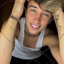 Happy 19th birthday to Avery Drummer