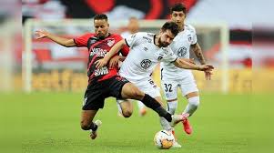 Cuando el triunfo lo podía dejar fuera de peligro, el cacique jugó un partido para el olvido ante cobresal. Suspendido El Colo Colo Antofagasta Por Caso De Covid 19 Tras Viaje A Brasil Los Tiempos