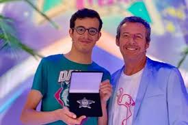 Ses 76 participations, du 5 janvier au 21 mars au chômage lorsqu'il participait aux 12 coups de midi , xavier est devenu ingénieur chez edf et a dépensé sa cagnotte en voyages, partant au canada, en. Les 12 Coups De Midi L Incroyable Cagnotte De Paul Apres Sa 100e Participation