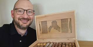 Humidor con 25 puros ganados