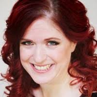 Holly Faris's Instagram, Twitter & Facebook