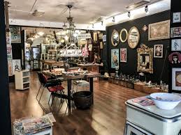 Ideal para ver la mascletá del ayuntamiento en sus terrazas con vistas a la plaza. Check Out These Vintage Stores In Valencia Locally Abroad