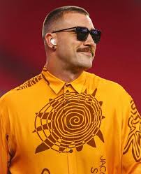 killatrav in the Stefan Meier @jacquemus orange button up 🌻💥🟠🎸