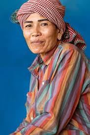 Cambodia women traditional cloths : résultats (mille) d'images libres de  droits, de photos de stock et d'illustrations